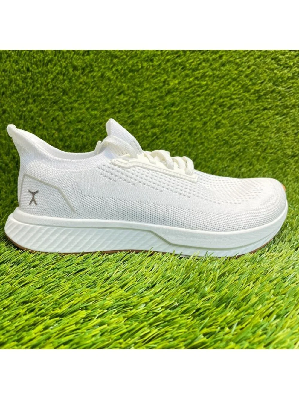 Flux Adapt Runner White Gum Mens Size 8.5 Womens Size 10 Running Athletic Shoes